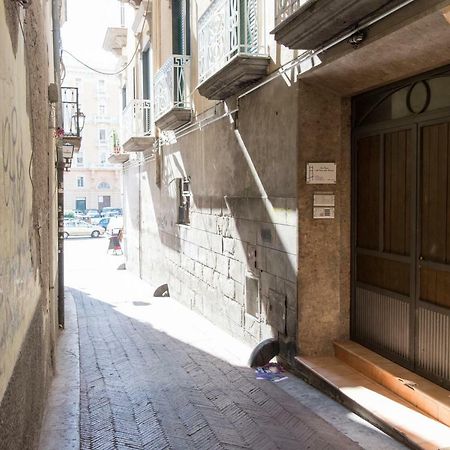 Casa Vacanza "Al Vicolo Delle Colonne" Salerno Ngoại thất bức ảnh