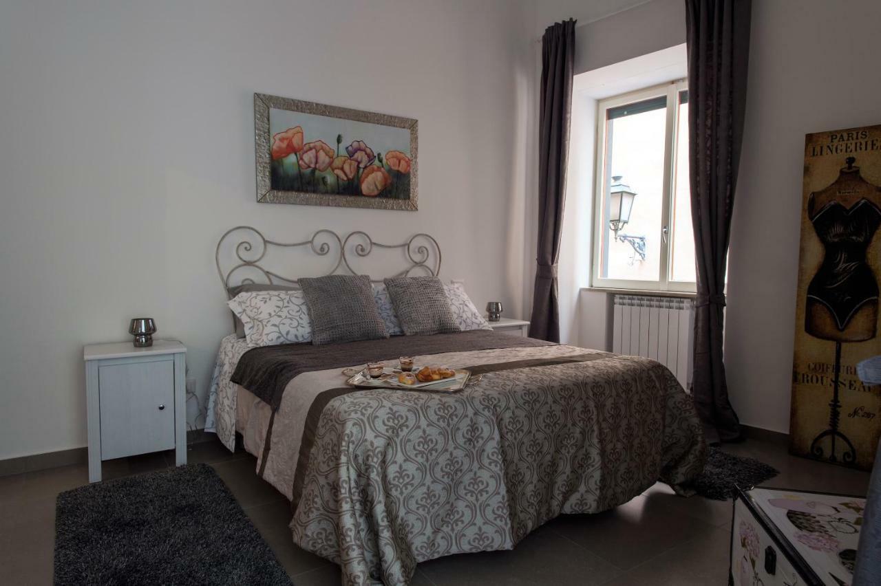 Casa Vacanza "Al Vicolo Delle Colonne" Salerno Ngoại thất bức ảnh