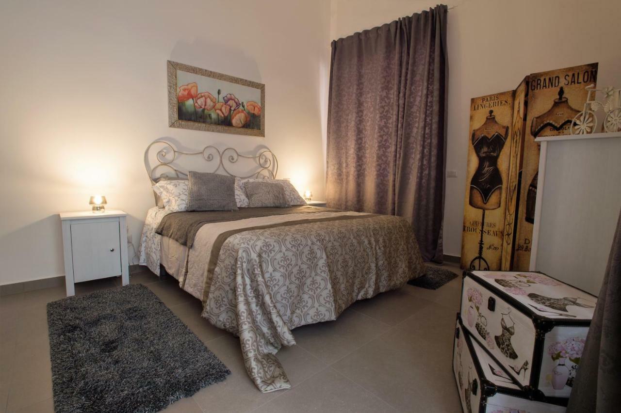 Casa Vacanza "Al Vicolo Delle Colonne" Salerno Ngoại thất bức ảnh