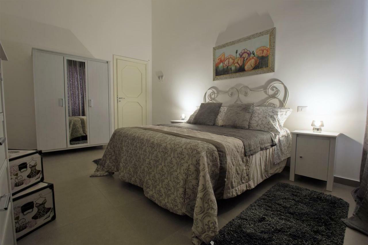 Casa Vacanza "Al Vicolo Delle Colonne" Salerno Ngoại thất bức ảnh