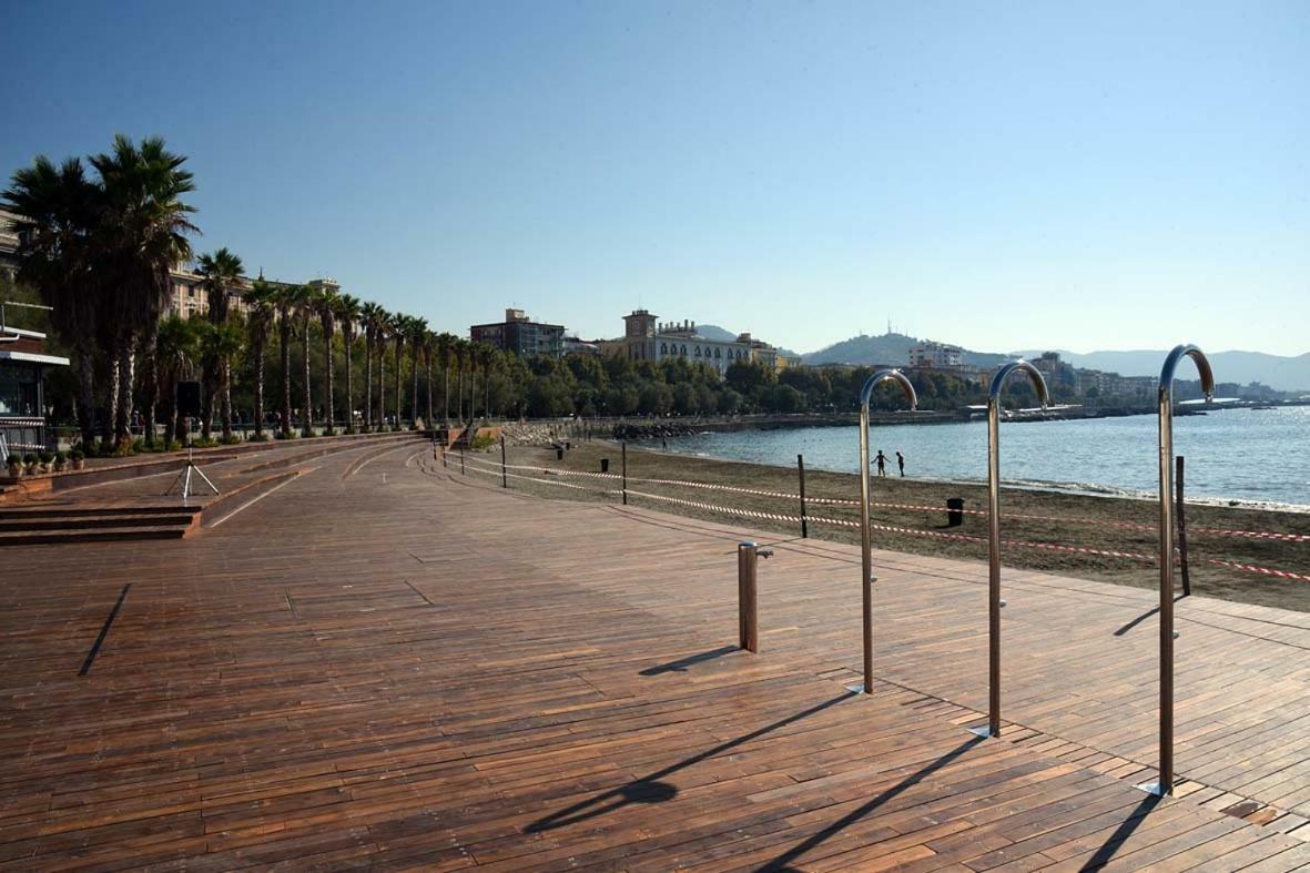 Casa Vacanza "Al Vicolo Delle Colonne" Salerno Ngoại thất bức ảnh
