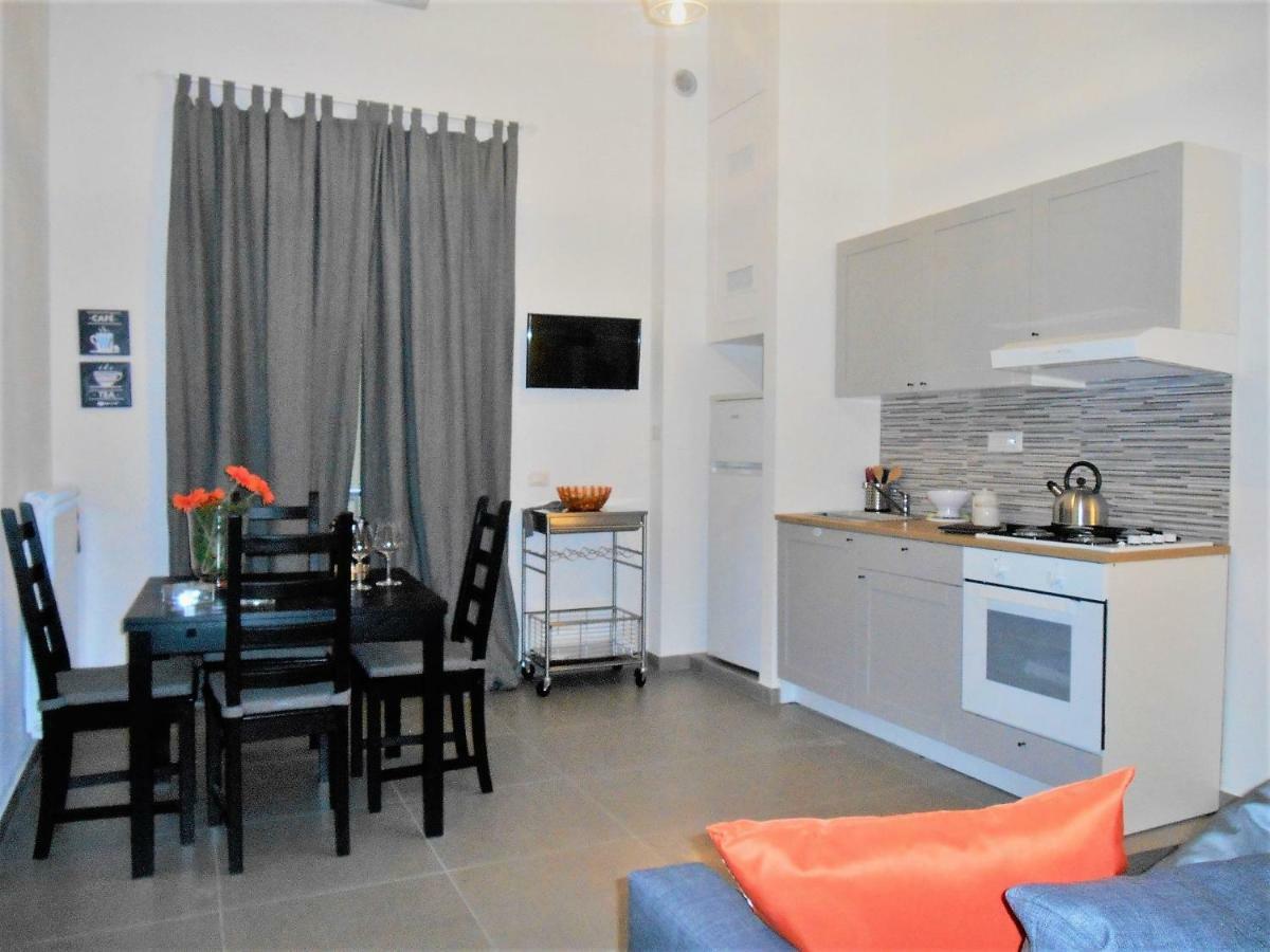 Casa Vacanza "Al Vicolo Delle Colonne" Salerno Ngoại thất bức ảnh