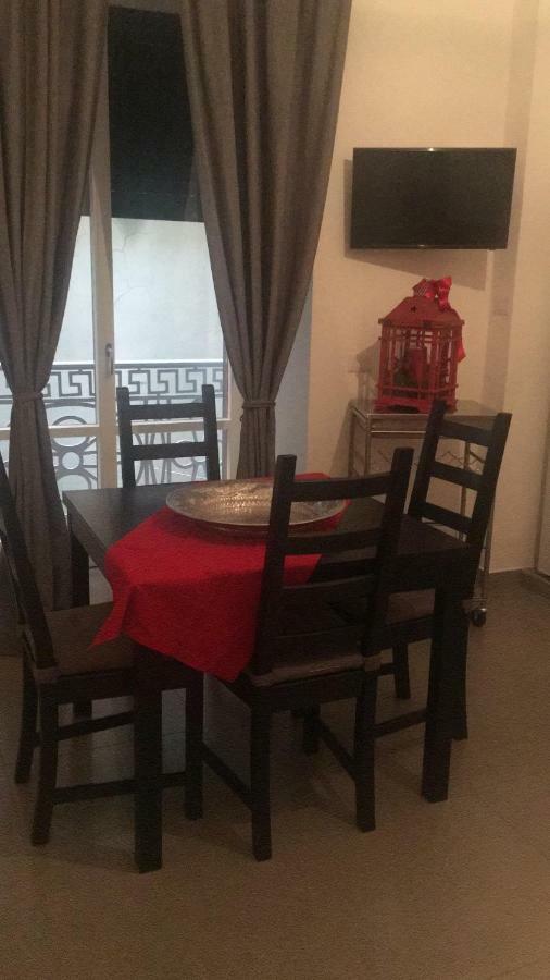 Casa Vacanza "Al Vicolo Delle Colonne" Salerno Ngoại thất bức ảnh