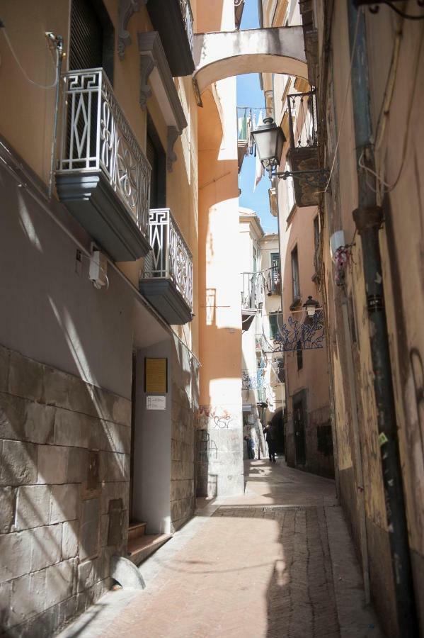 Casa Vacanza "Al Vicolo Delle Colonne" Salerno Ngoại thất bức ảnh