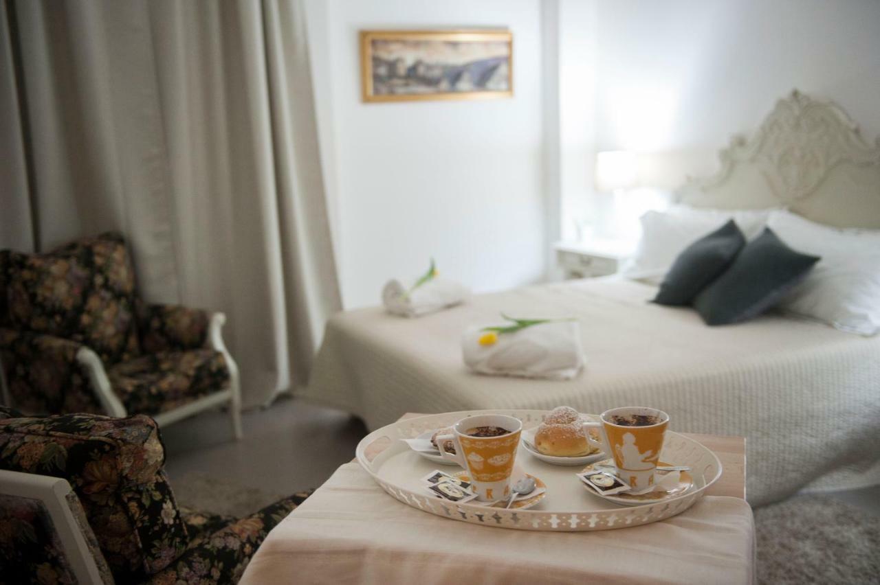 Casa Vacanza "Al Vicolo Delle Colonne" Salerno Ngoại thất bức ảnh