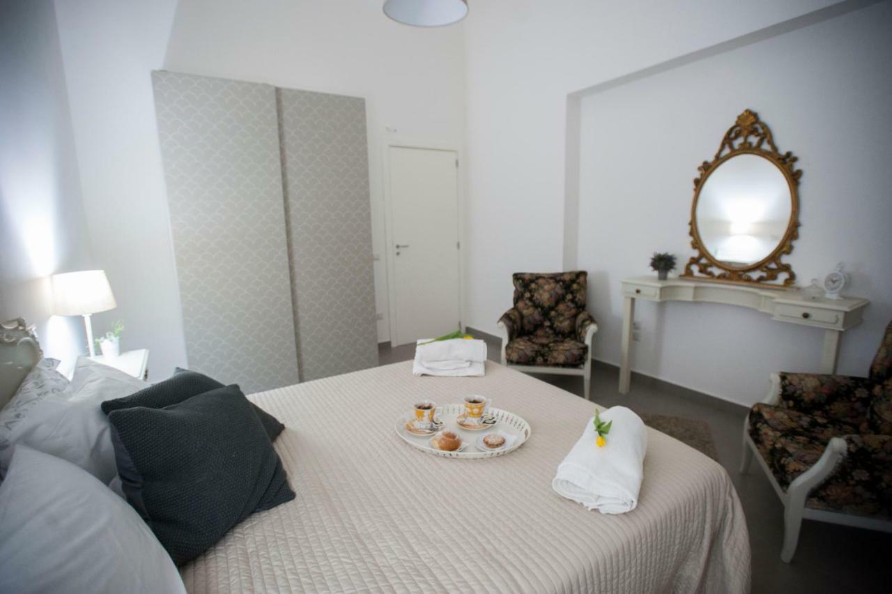 Casa Vacanza "Al Vicolo Delle Colonne" Salerno Ngoại thất bức ảnh