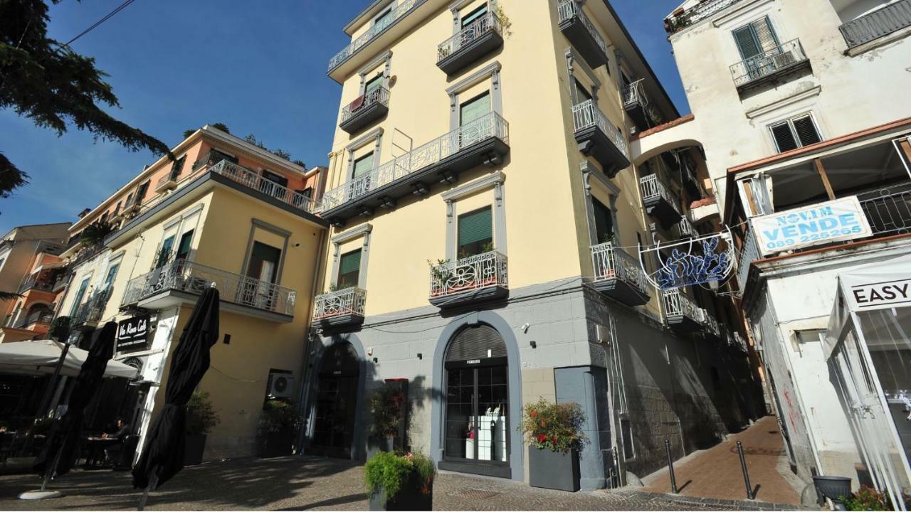 Casa Vacanza "Al Vicolo Delle Colonne" Salerno Ngoại thất bức ảnh