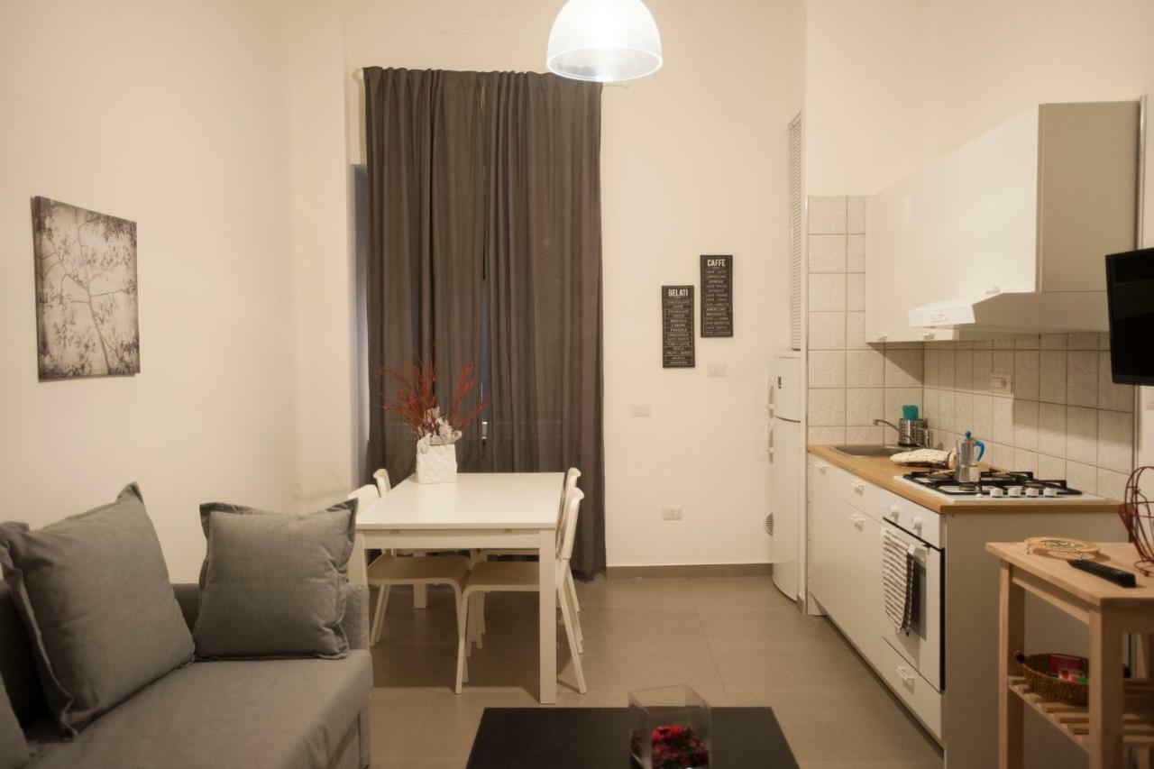 Casa Vacanza "Al Vicolo Delle Colonne" Salerno Ngoại thất bức ảnh