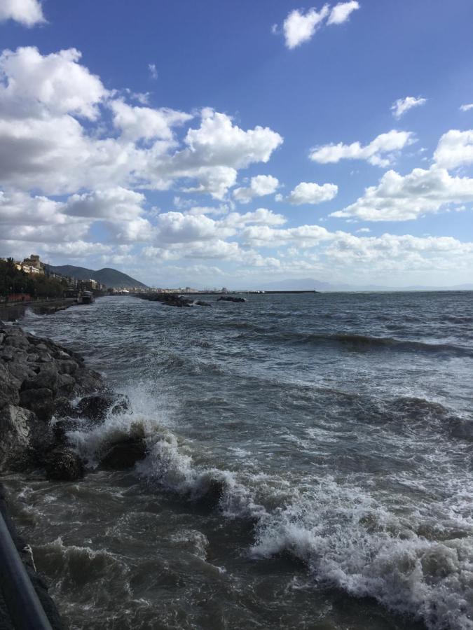 Casa Vacanza "Al Vicolo Delle Colonne" Salerno Ngoại thất bức ảnh