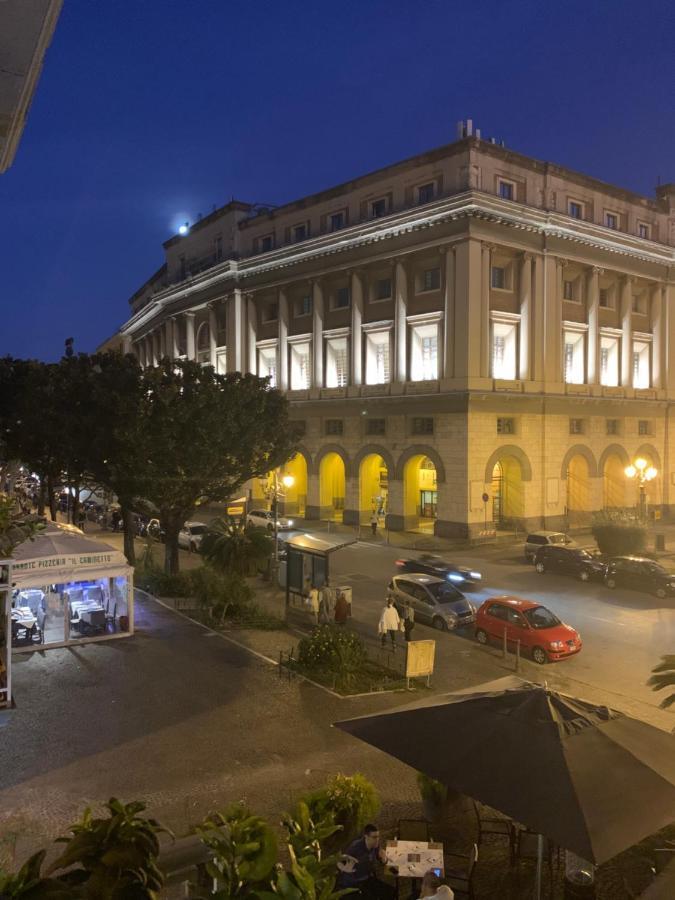 Casa Vacanza "Al Vicolo Delle Colonne" Salerno Ngoại thất bức ảnh